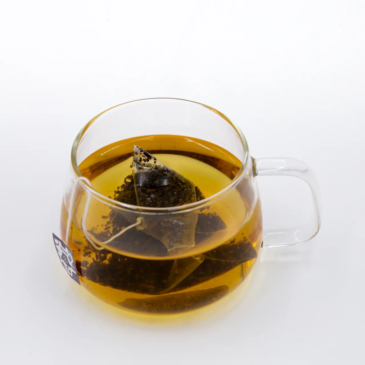 ガラスカップで抽出した京和紅茶のティーバッグ